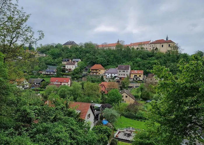Samostatny V Zahrade Nizbor